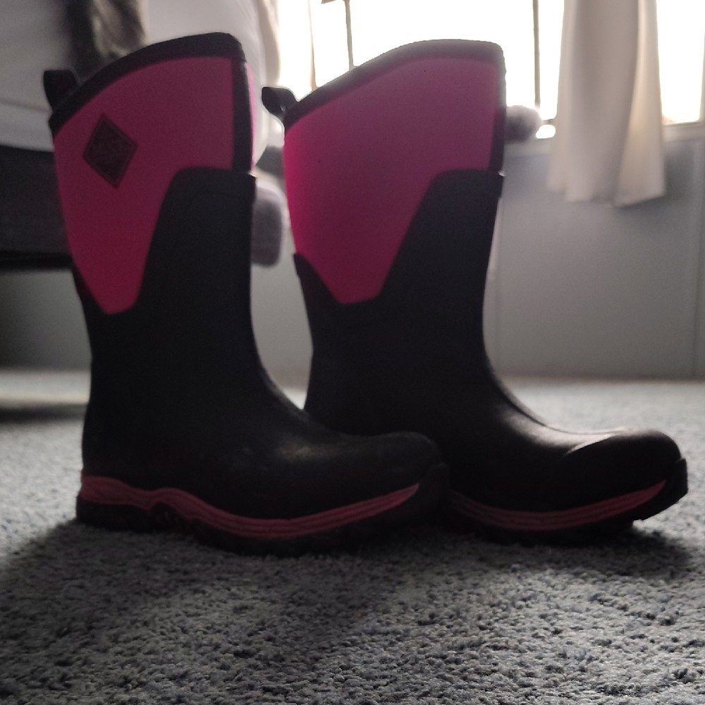 Muck Boots Women's Black and Pink Winter Boots